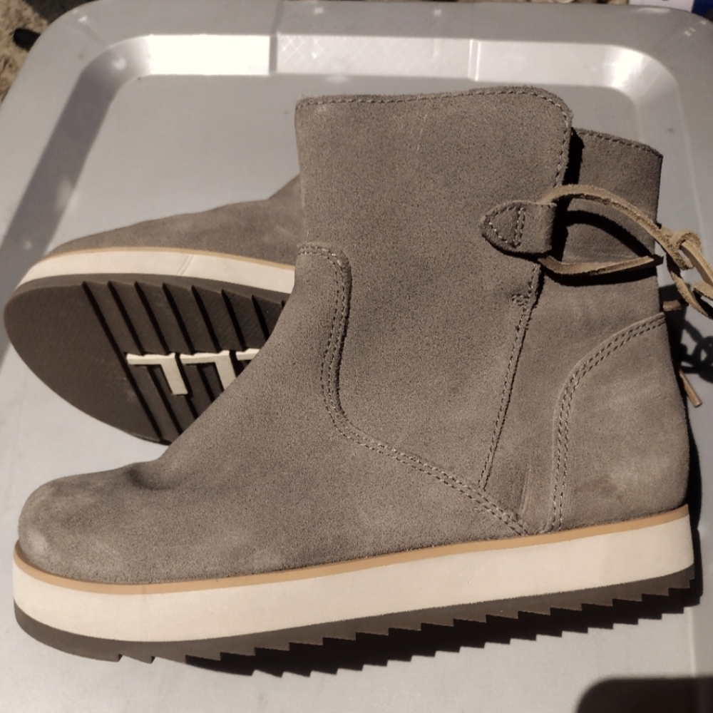MERRELL BOOTS